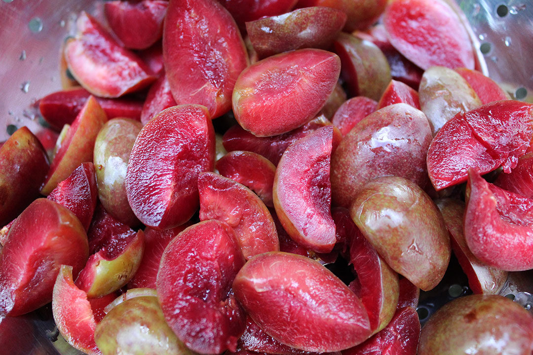 preparing plums