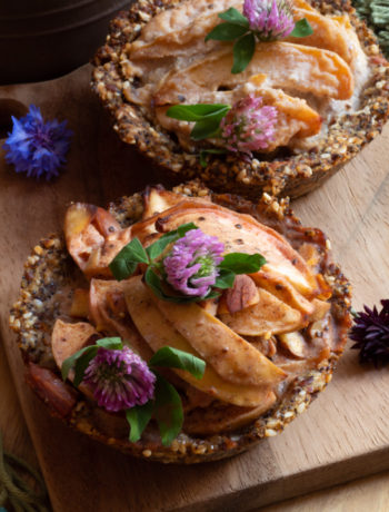 apple and quince seed crusted pies detail