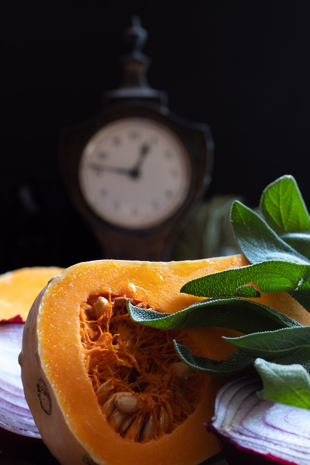 cut pumpkin with clock