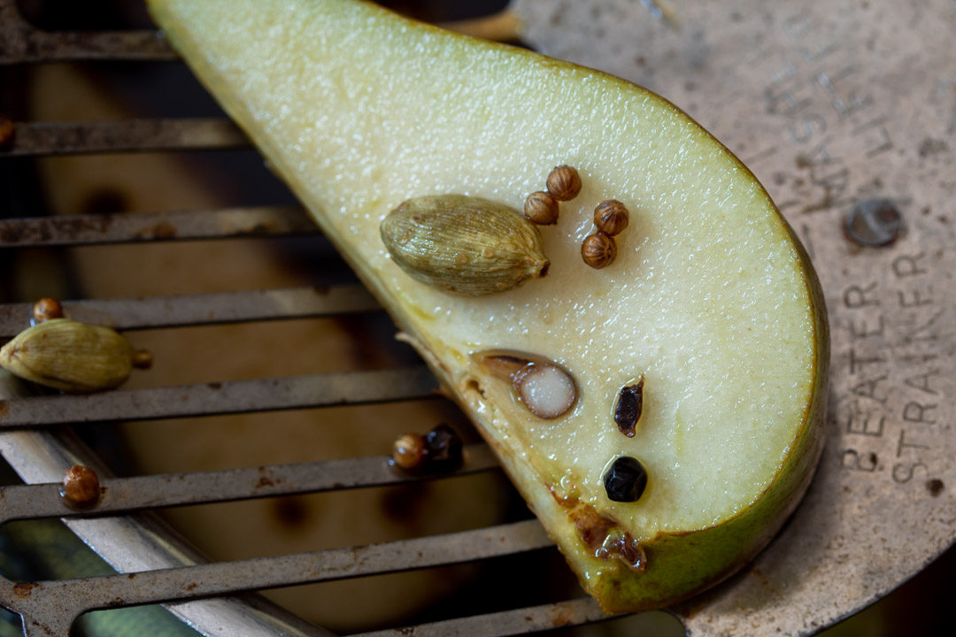 Pear pickles with cardamom & ginger : making pickles close up