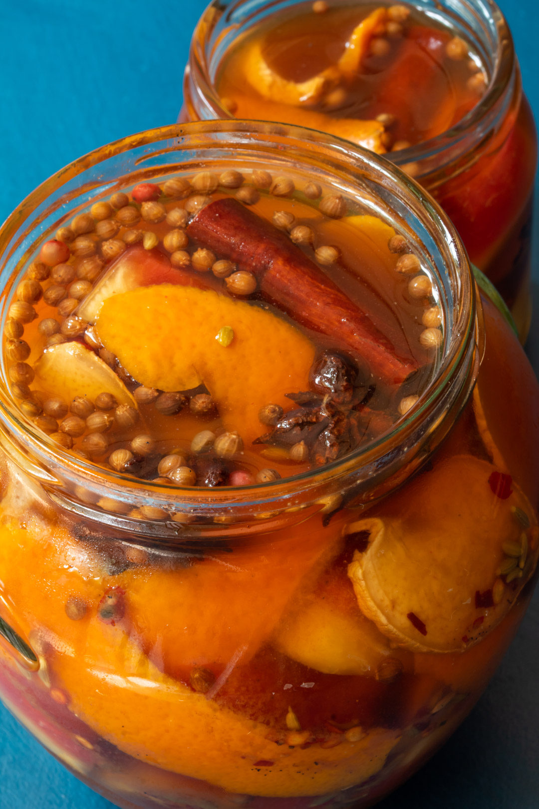 Quick watermelon rind pickle with cinnamon and chili: 2 jars cross section