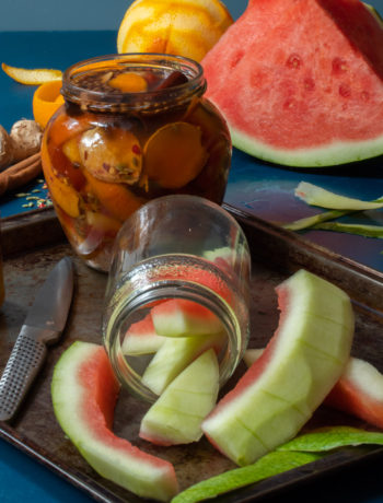 Quick watermelon rind pickle with cinnamon and chili: making pickles detailed view