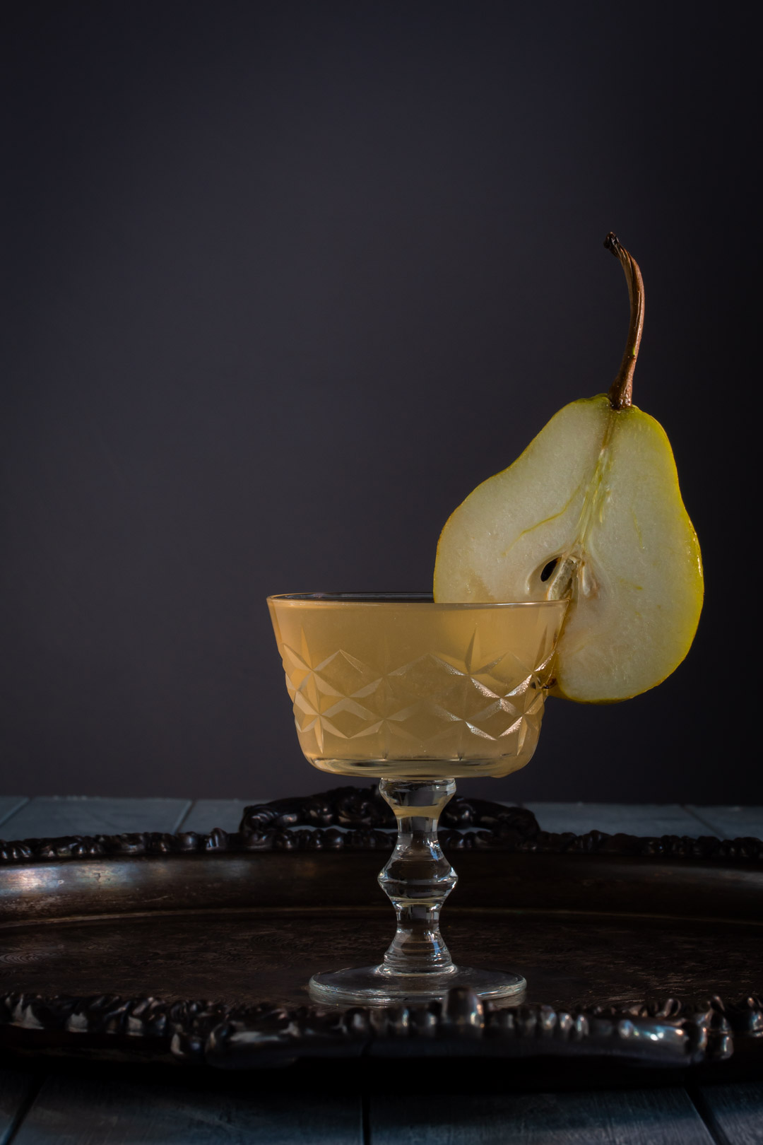 pear cinnamon sour with pear slice